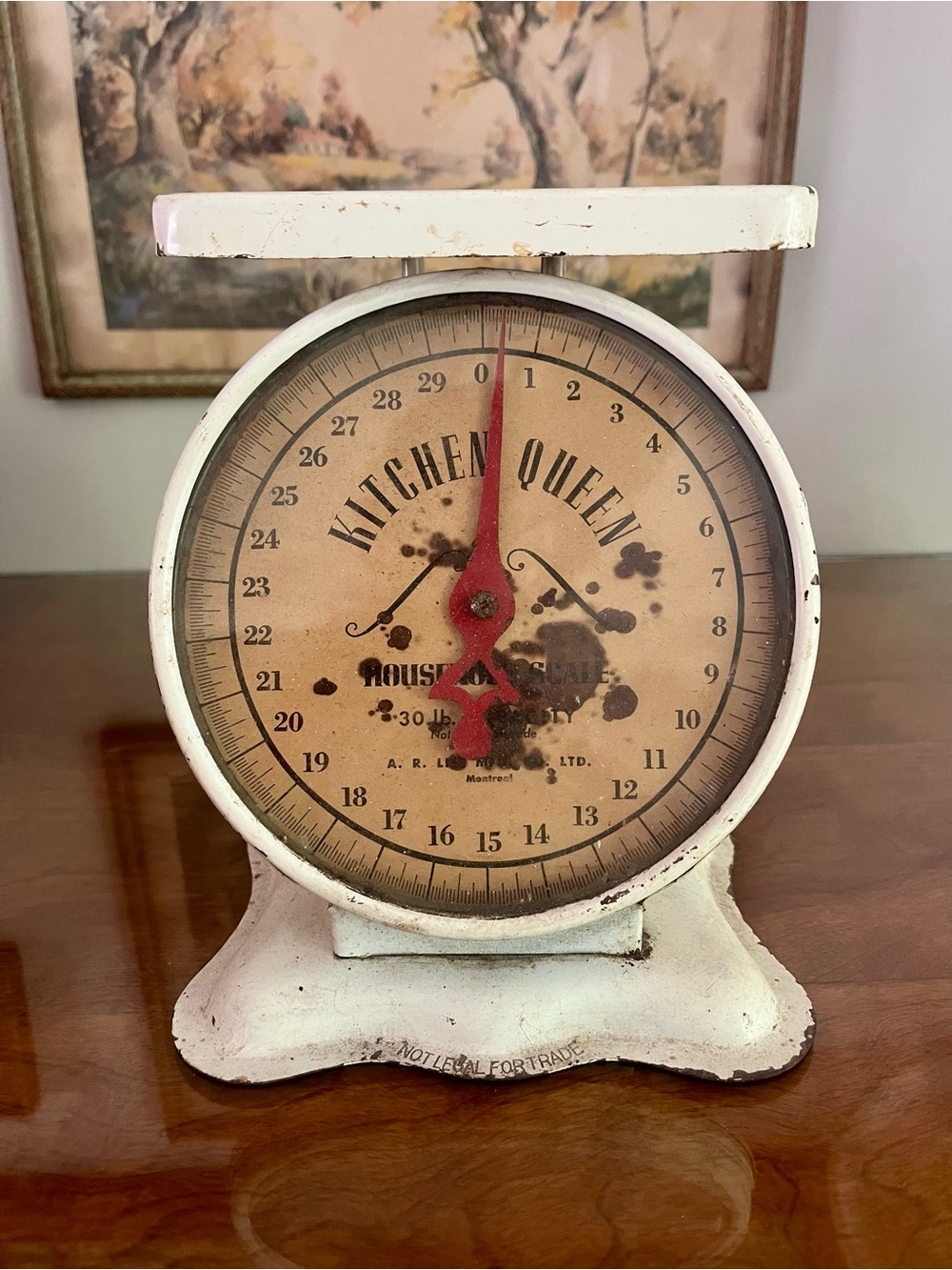 Kitchen Queen White Vintage Scale